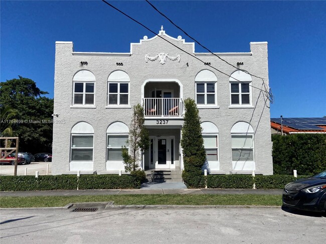 Primary Photo - 3237 SW 4th St