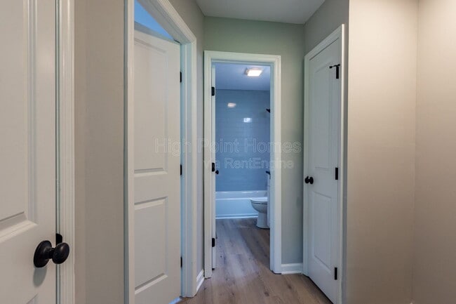 Building Photo - 400 Gallery Ln