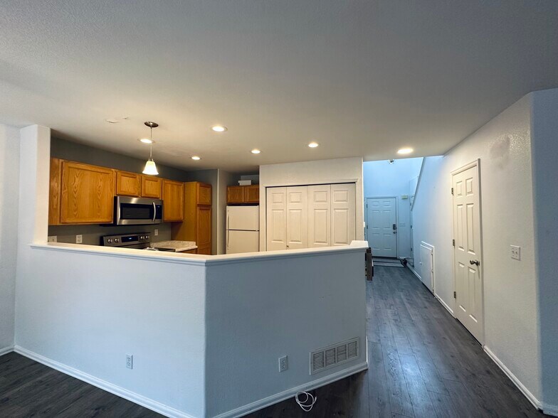 Building Photo - 2085 E 103rd Ave