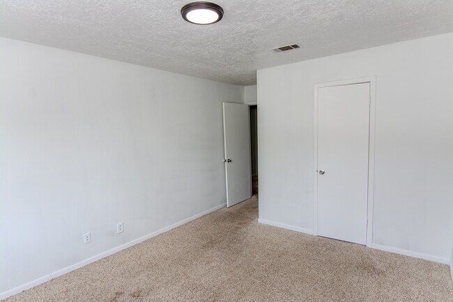 Building Photo - 20335 Fieldtree Dr