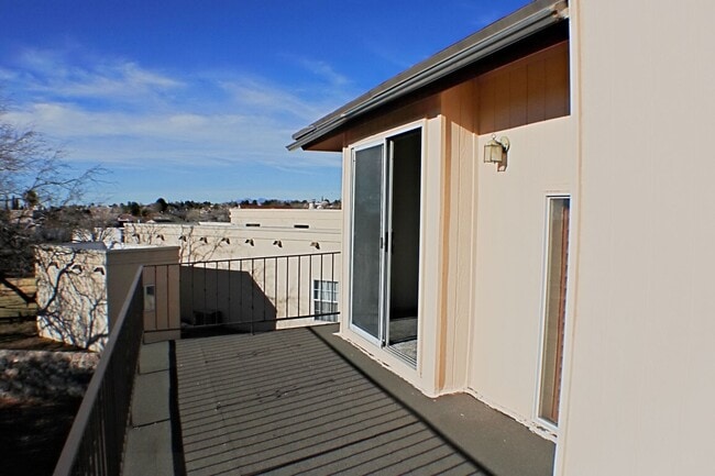 Building Photo - Beautiful Move-in Ready Home