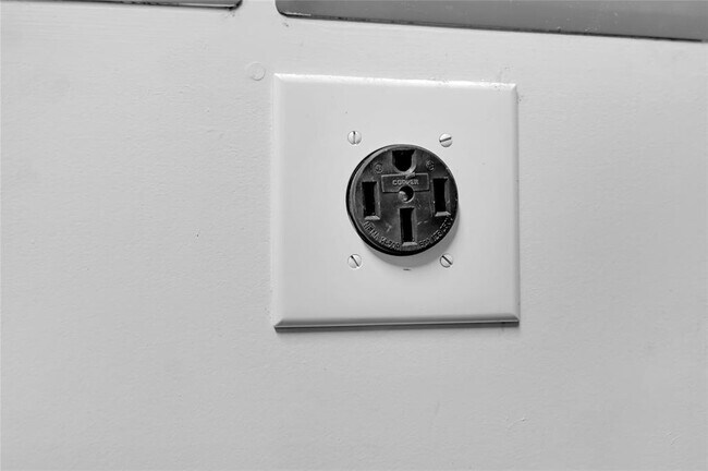 Building Photo - 726 Imperial Blvd