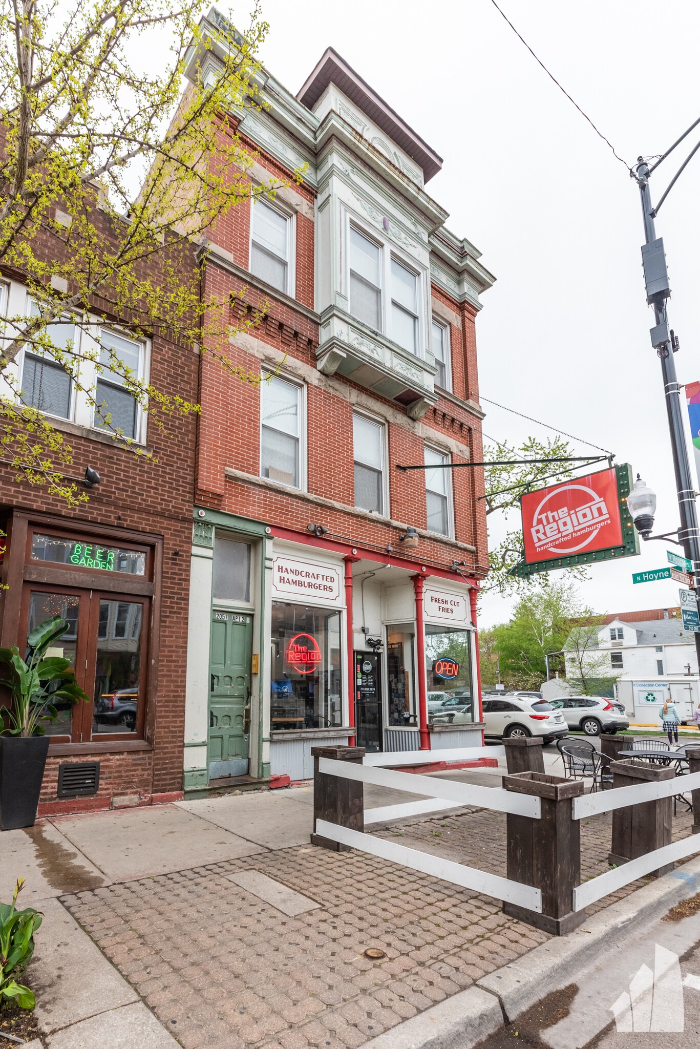 Building Photo - 2057 W Roscoe St