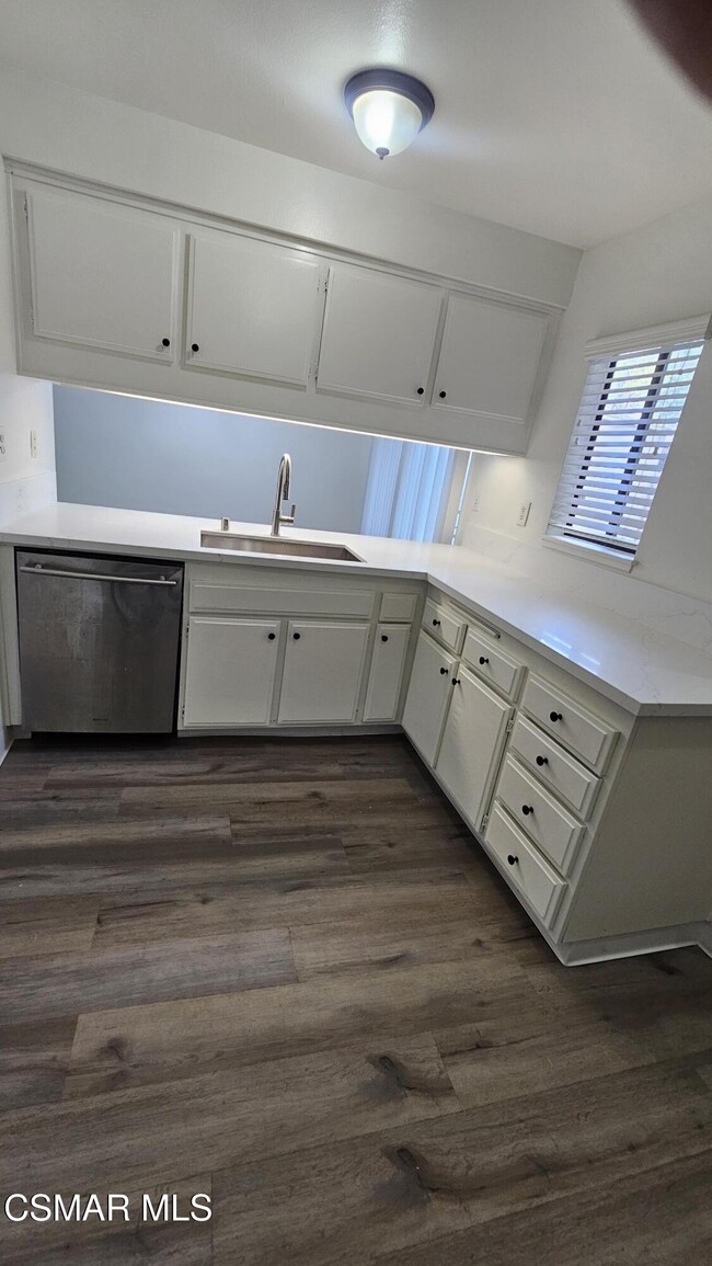 Building Photo - 28657 Conejo View Dr