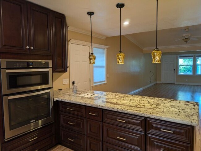 Building Photo - Coming soon! 3 bed, 2 Bath in centrally located community of Redlands