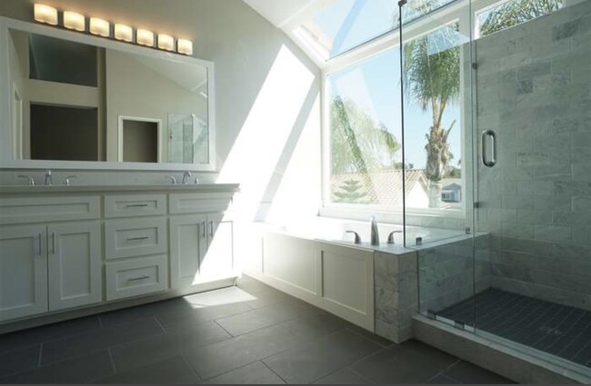 Building Photo - 10834 Corte Playa Majorca