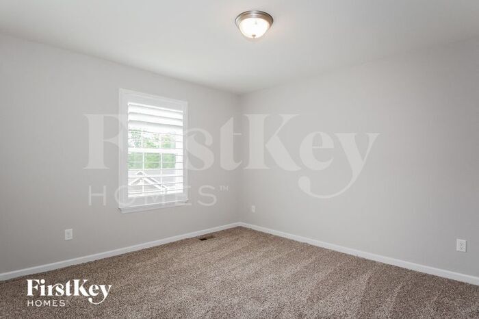 Building Photo - 726 Winding Bluffs Dr