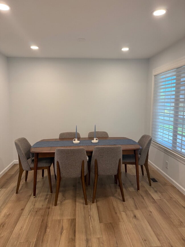 Building Photo - Stunning Fully Remodeled 4-Bedroom 2 Bathroom Home with Designer Kitchen & Spacious Open Layout i...