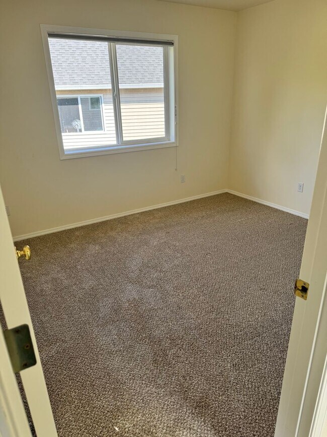 Building Photo - Beautiful 3 Bedroom in Grand Oaks Neighbor...