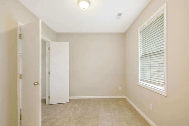Building Photo - 2908 Buckthorne Ct