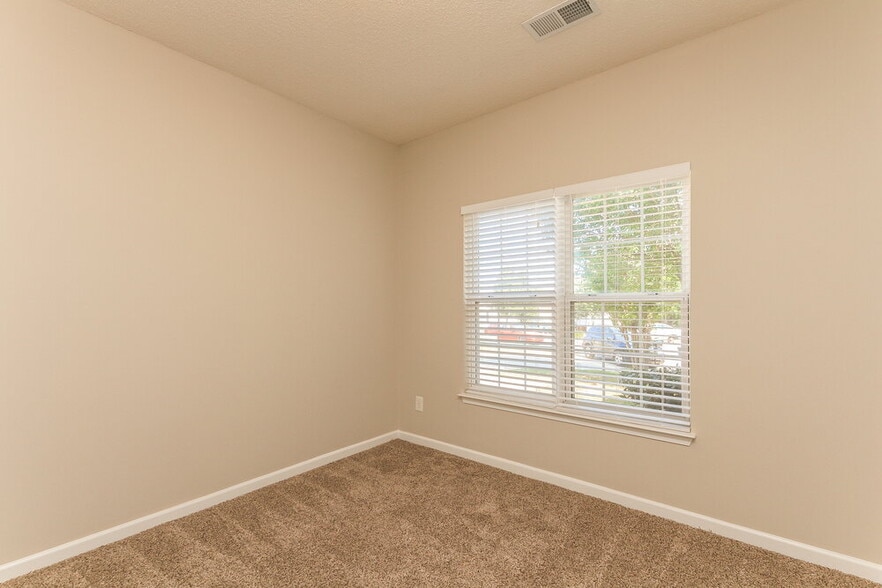 Building Photo - 5811 Briggs Dr