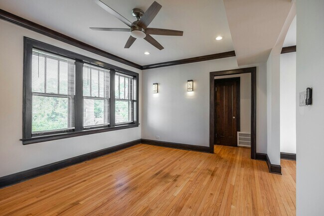 Building Photo - 6409 N Talman Ave