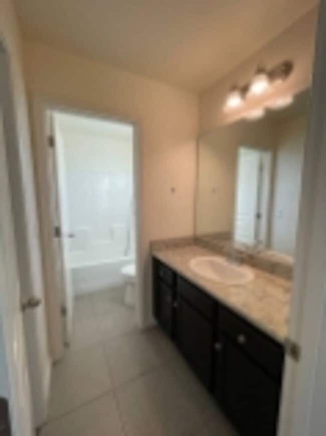 Building Photo - Beautiful 3 bedroom / 2.5 Bathroom for ren...