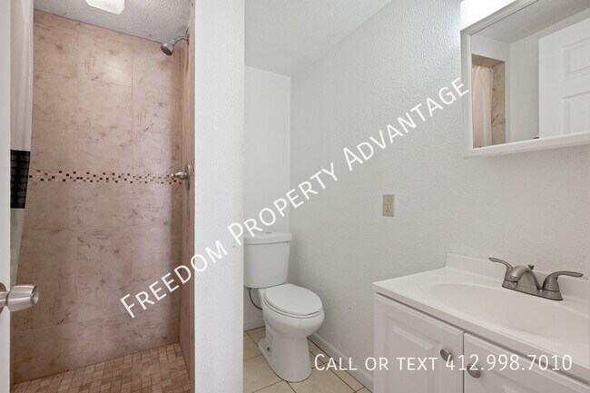 Building Photo - 2642 Mt Royal Rd