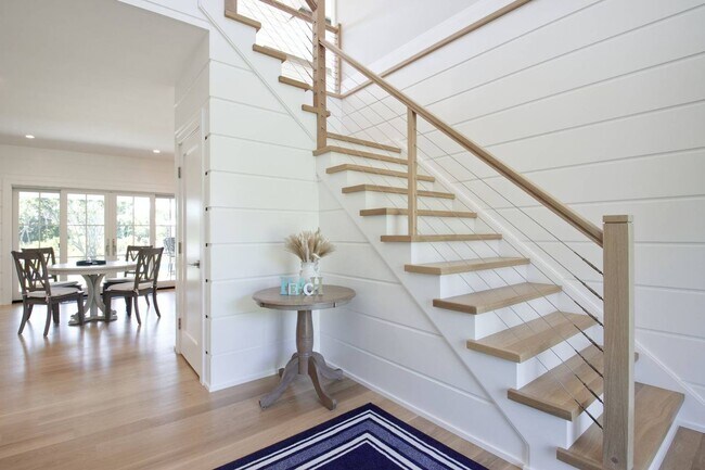 Building Photo - 12 S Elroy Dr