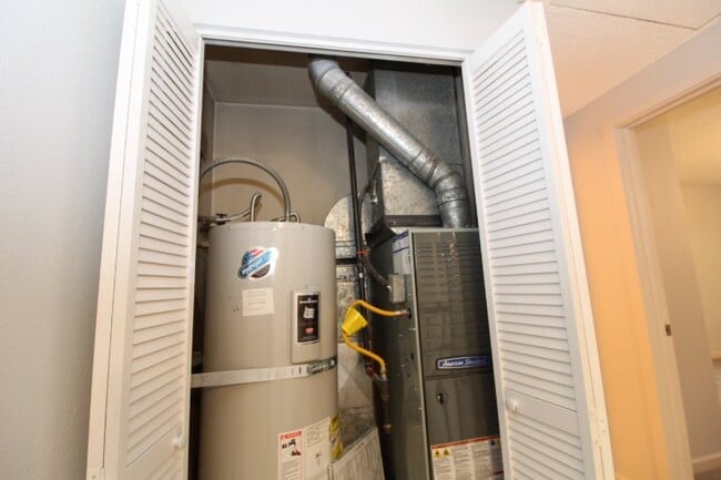 Building Photo - Charming 3 Bedroom Rental in Kirkland, WA ...