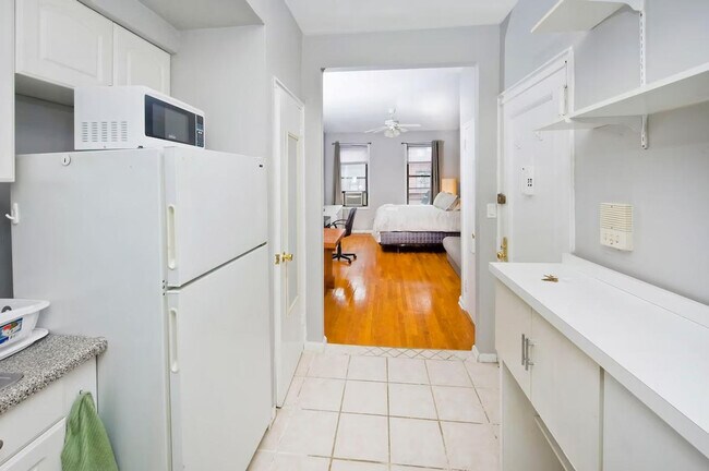 Building Photo - 1574 2nd Ave