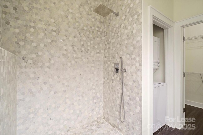 Building Photo - 716 N Davidson St