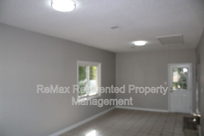 Building Photo - 3332 Hillis Rd