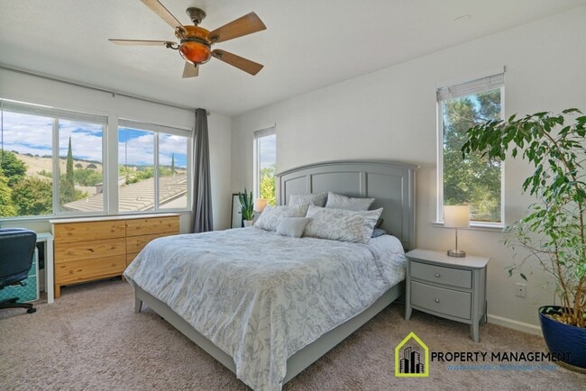 Building Photo - Charming 3-4 Bedroom Home with Top-Rated S...