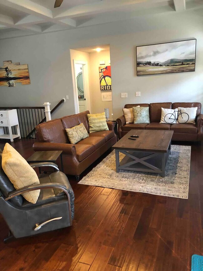 Building Photo - 1906 Almand Dr