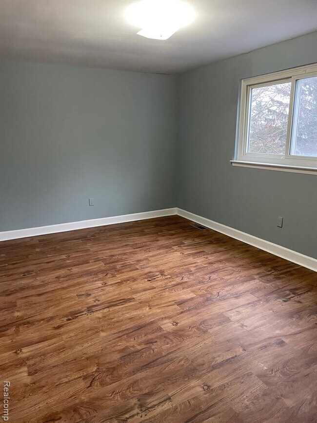 Building Photo - 239 Oxford Lake Dr