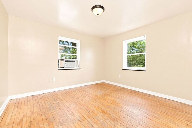 Building Photo - 960 Sherwood Dr
