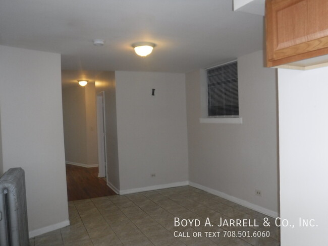 Building Photo - Washington Park: $1,350 rent, 4br, 2ba uni...