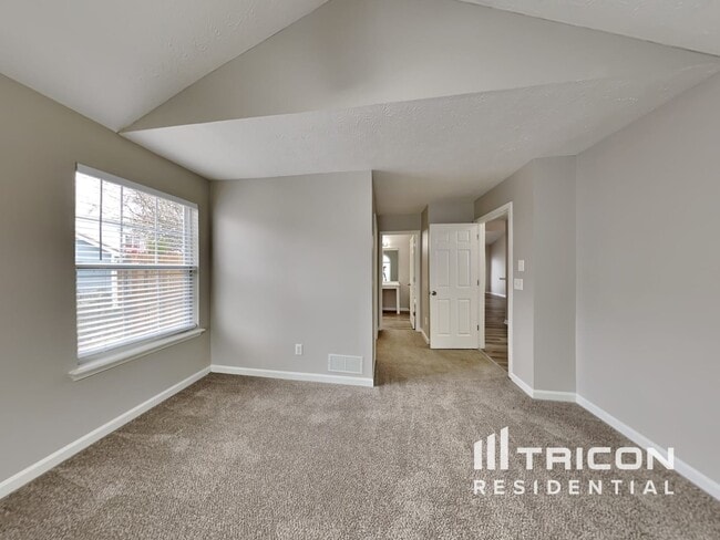 Building Photo - 2767 Lake Park Ridge W