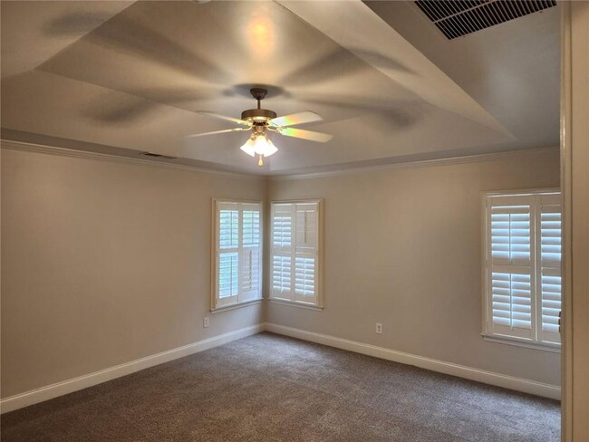 Building Photo - 465 Roland Manor Dr