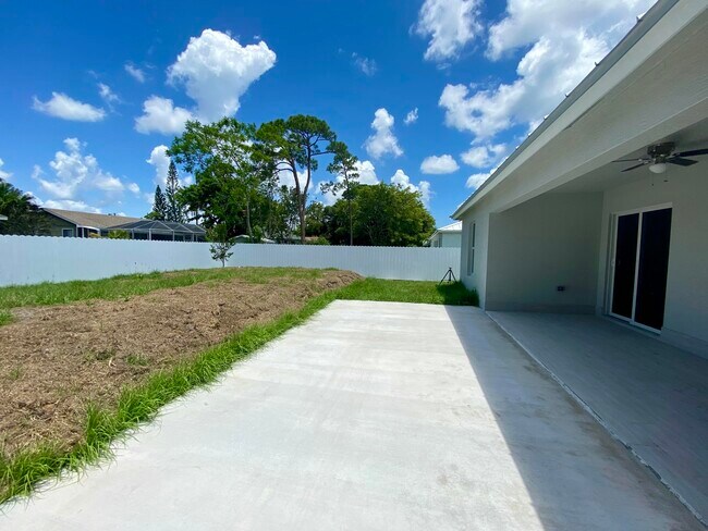 Building Photo - 5807 Raintree Trail