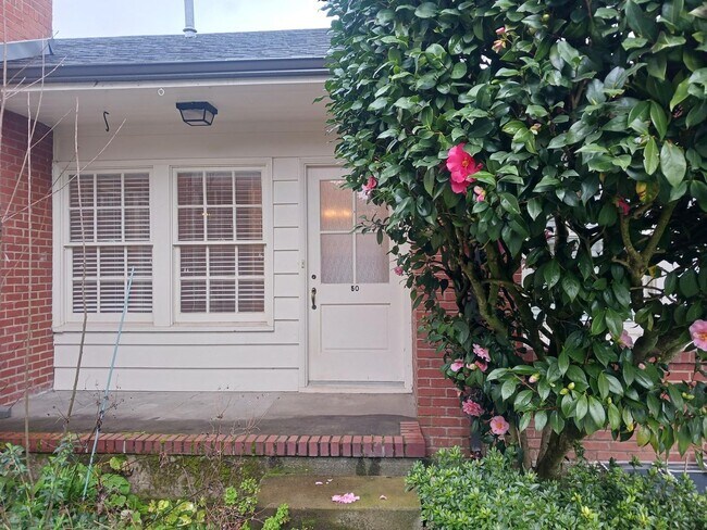 Interior Photo - Broadmoor Manor