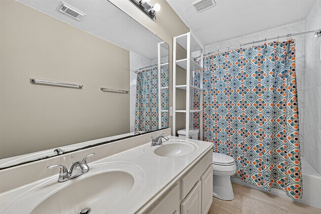 Building Photo - 11603 Oak Lake Park Dr