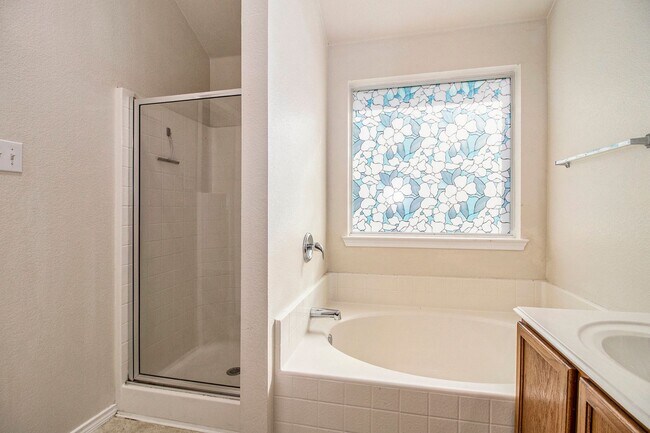 Building Photo - Charming 4-Bedroom, 2-Bathroom Home