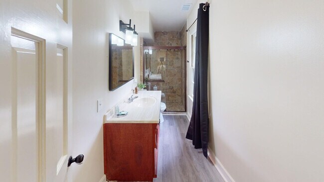 Building Photo - 2431 Weatherford Ct