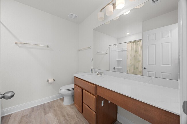 Building Photo - 528 Ayinger Ln