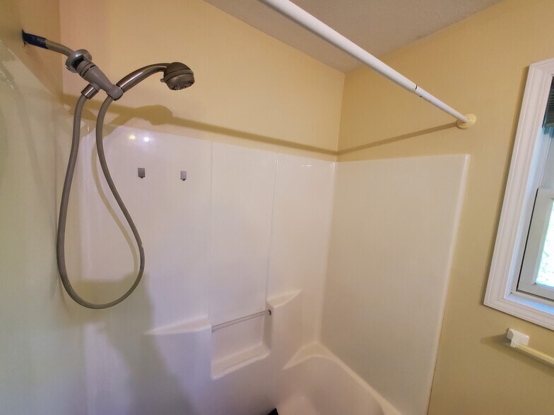 2nd Floor Bathroom - 5328 Godas Cir