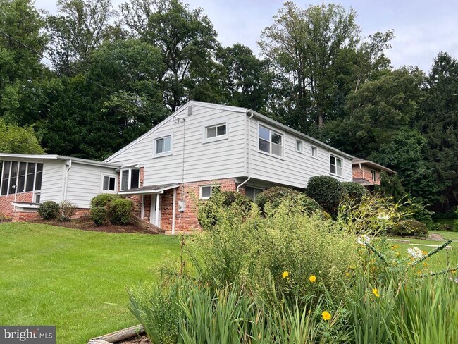 Building Photo - 6411 E Halbert Rd
