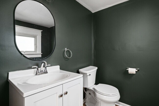 Building Photo - 418 N Drexel Ave