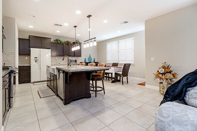 Building Photo - 582 Pasture Ave