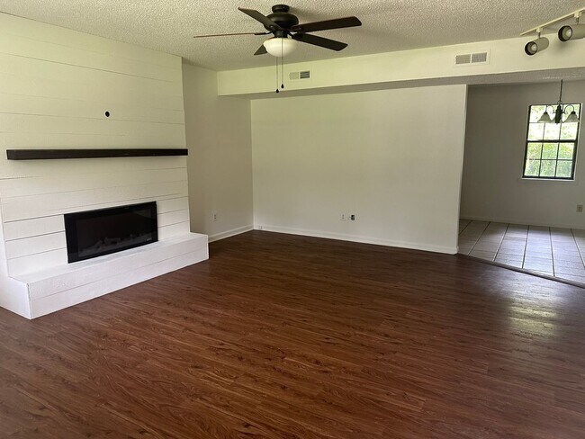 Building Photo - 73 Lavaughn Dr