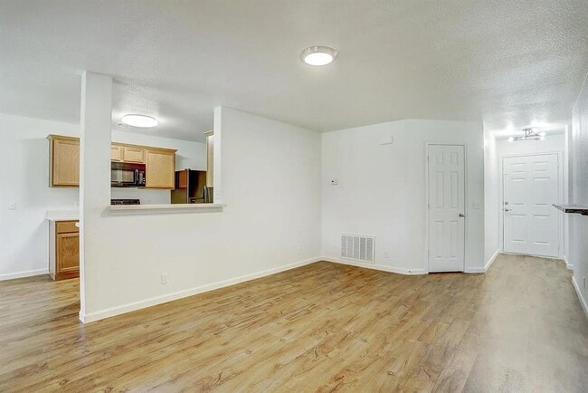 Building Photo - 207 Tolcarne Dr