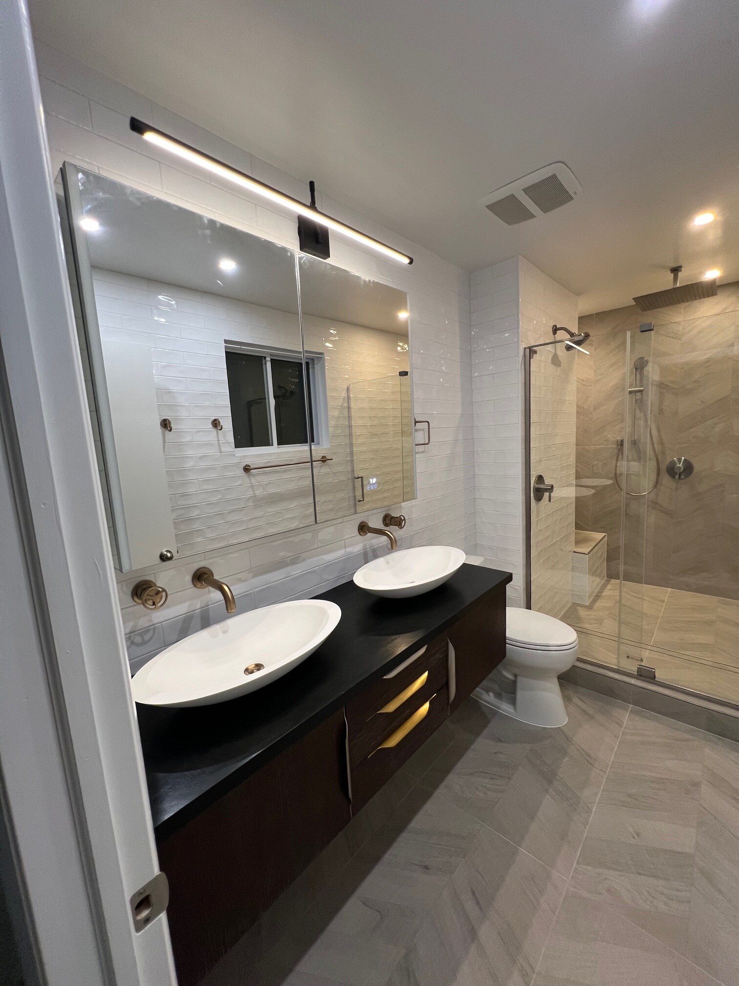Building Photo - 220 Sugarland Run Dr