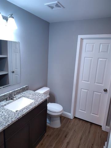 Building Photo - 104 Plumthicket Way