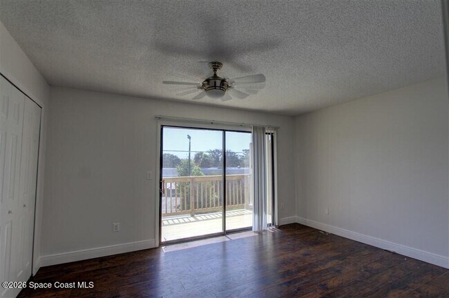 Building Photo - 283 E Towne Pl