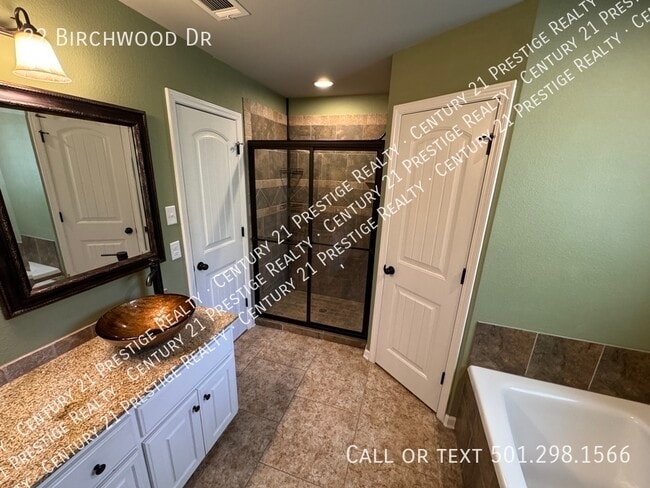 Building Photo - 22 Birchwood Dr