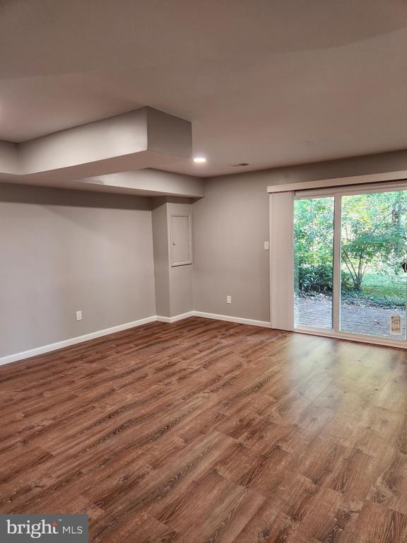 Building Photo - 8404 N Brook Ln