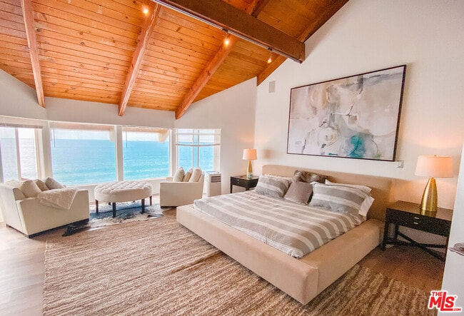Building Photo - 27112 Malibu Cove Colony Dr
