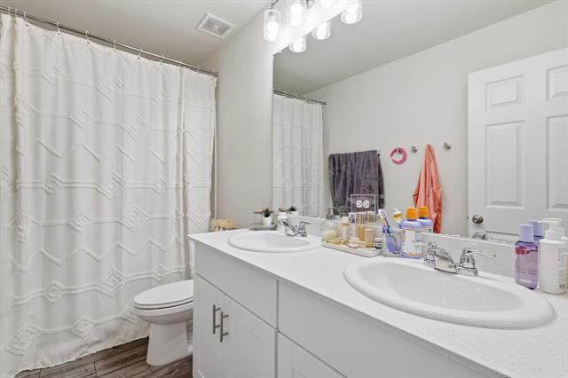 Building Photo - 16041 Pious Dr