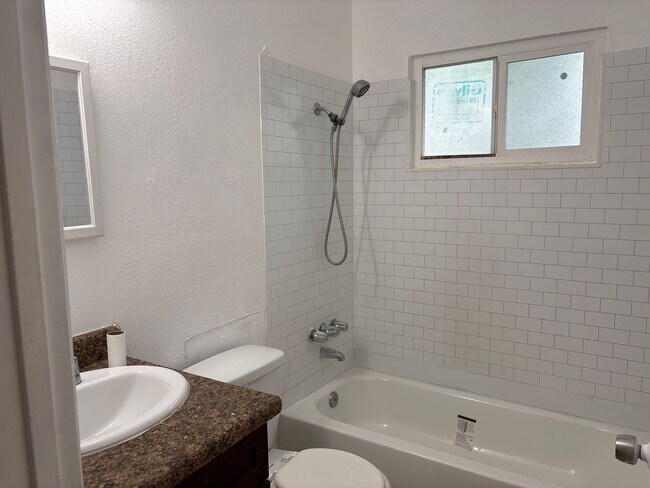 Building Photo - 828 Astor Dr